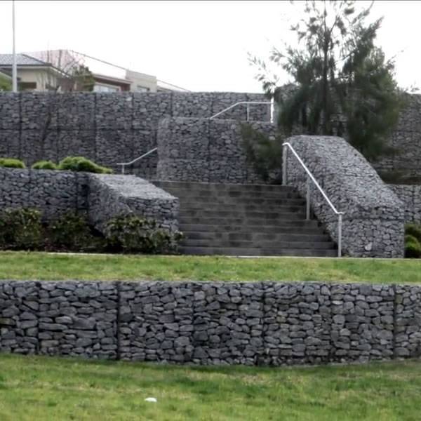 Several architectures are made of gabions.