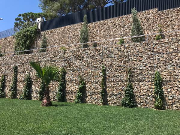 The picture shows welded gabion baskets are used for retaining walls.